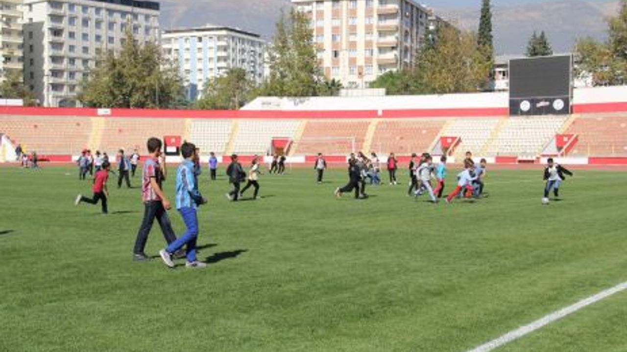 100 ORTAOKUL ÖĞRENCİSİ 12 ŞUBAT STADINI ZİYARET ETTİ