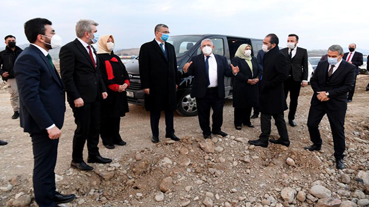 Milletvekilleri EXPO 2023 alanında fidan dikti