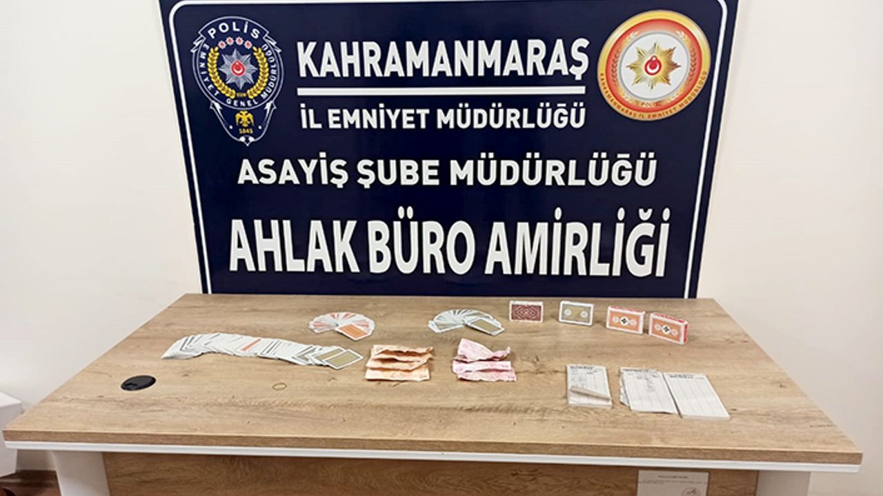 Yakalanmamak için masa altına ve balkona saklandılar