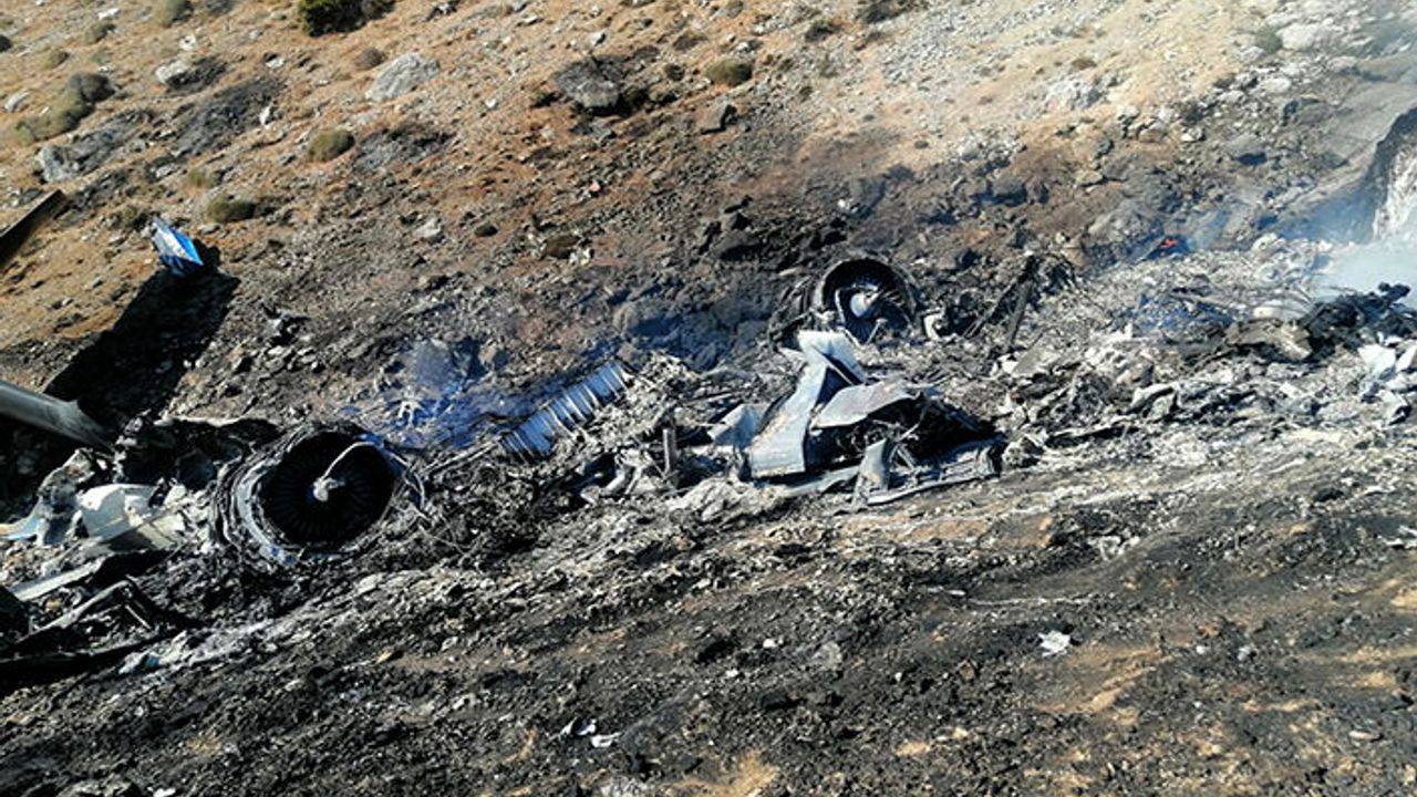 Yangın söndürme uçağı düştü: 8 kişi hayatını kaybetti