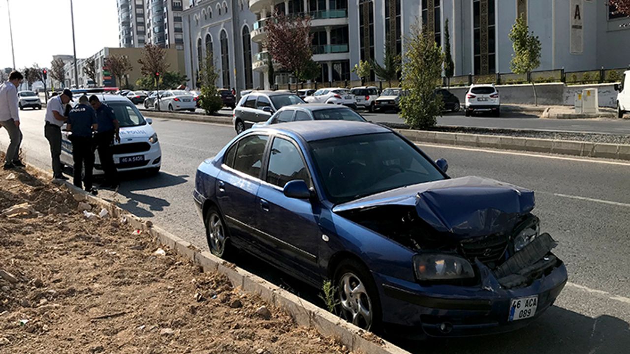 4 araçlı zincirleme kaza: 4 yaralı