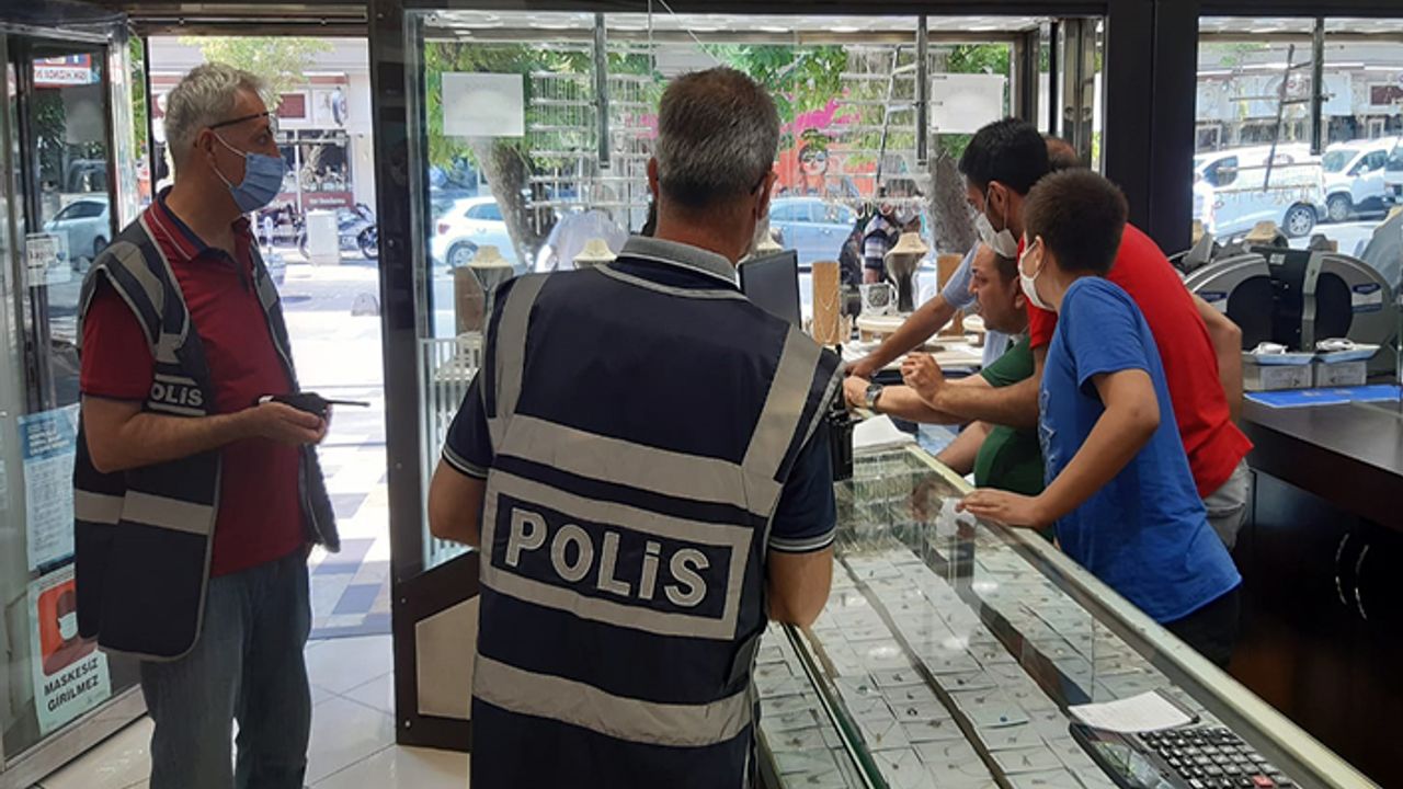 Bilezik çalan şüpheli camide üzerini değiştirirken yakalandı