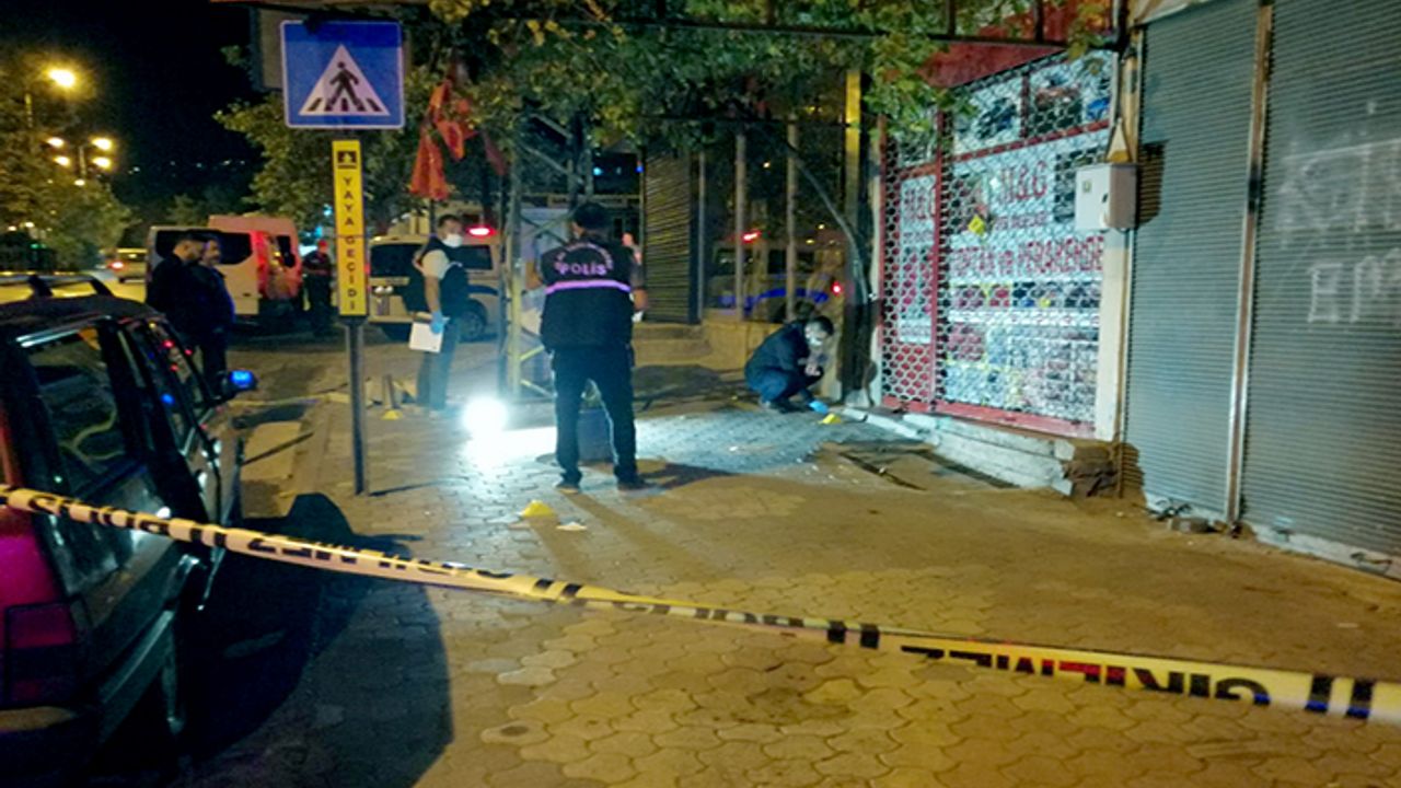 İş yeri önünde silahlı saldırıya uğradı