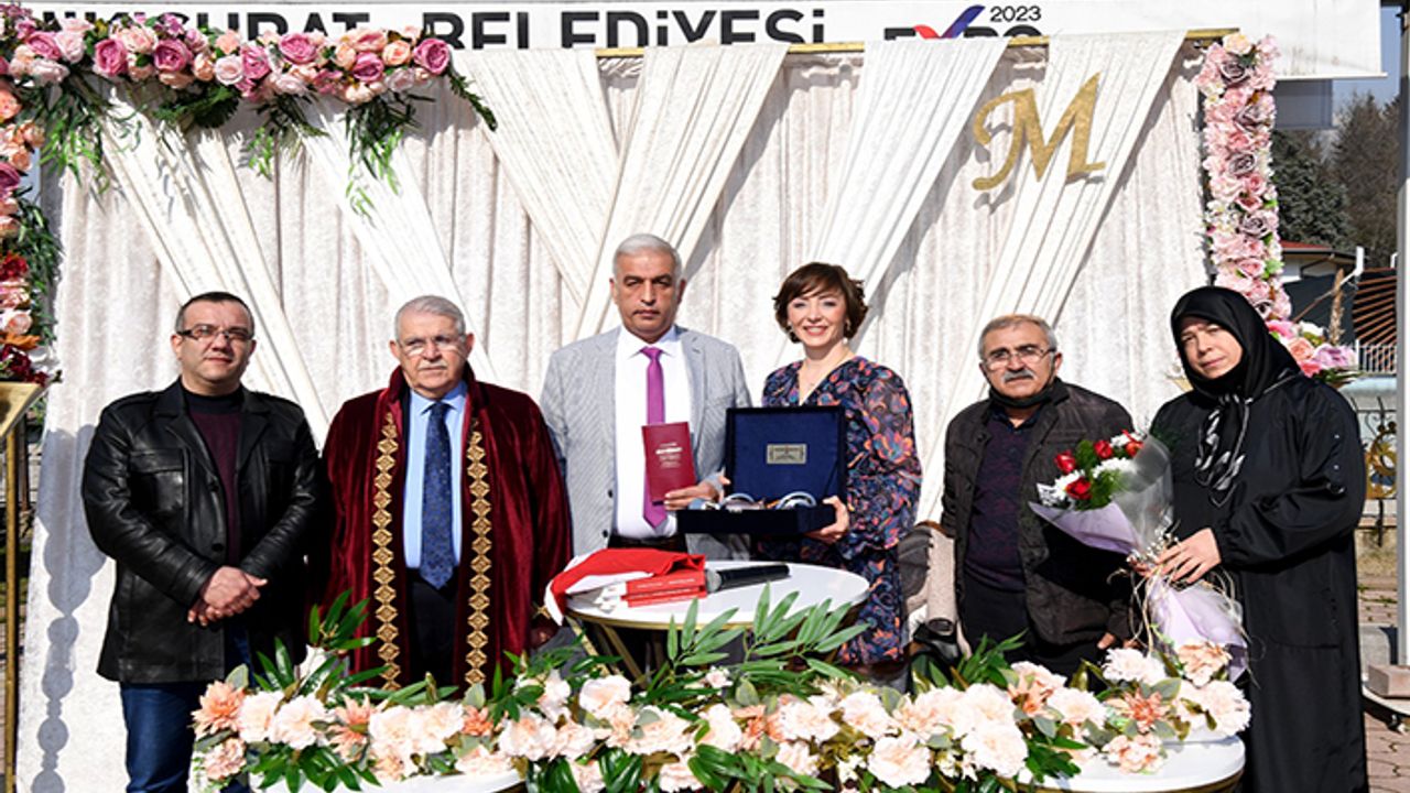Mahçiçek, “evet” diyen 25 çift, en mutlu imzalarını attı
