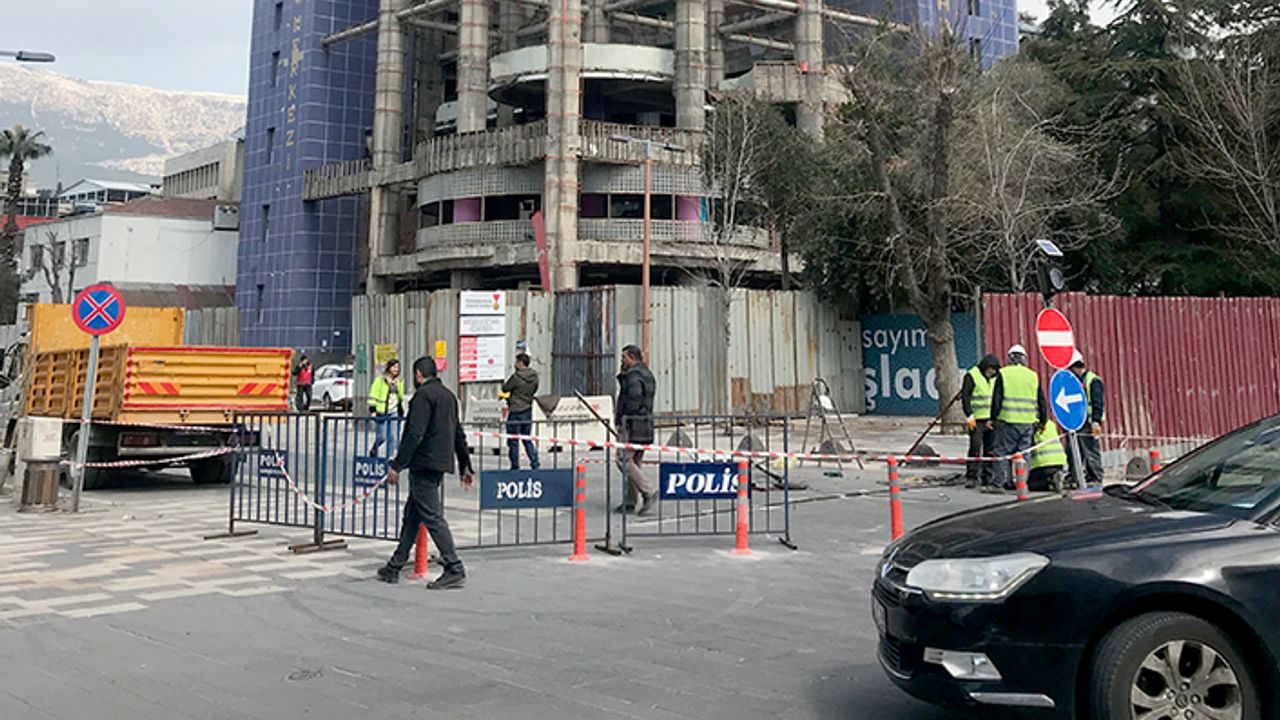 Kentin en işlek caddesi trafiğe kapatıldı