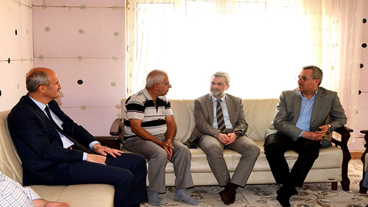 Kazada yaralanan öğrenciye geçmiş olsun ziyareti