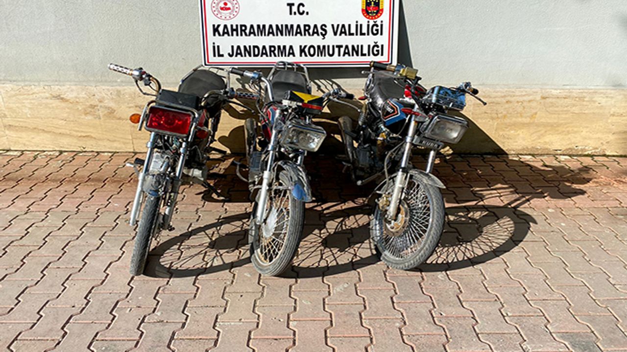 Otoparktan motosiklet çalan 2 kişi yakalandı