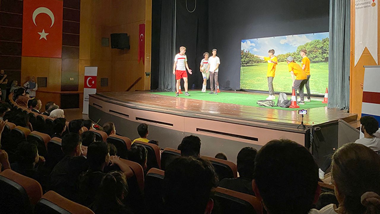 “Nefes Almadan” isimli tiyatro oyunu yoğun ilgi gördü