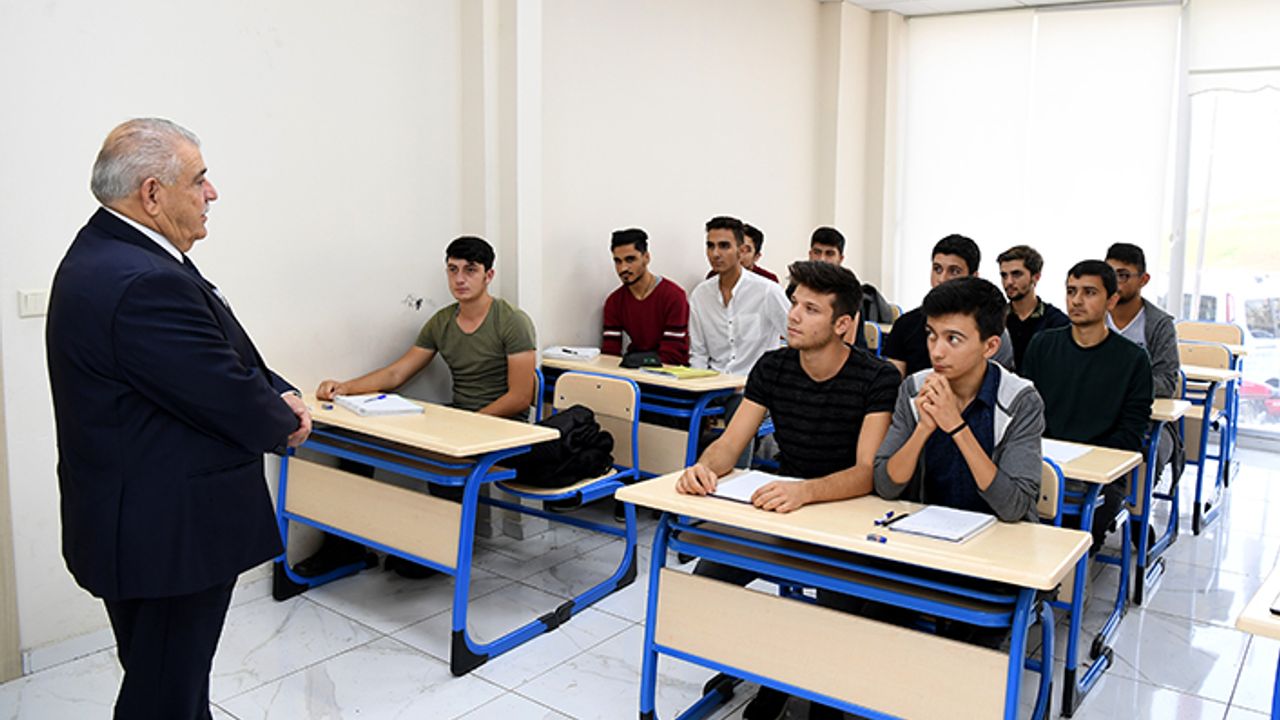 Onikişubat Belediyesi, üniversite tercihlerinde de öğrencilerin yanında