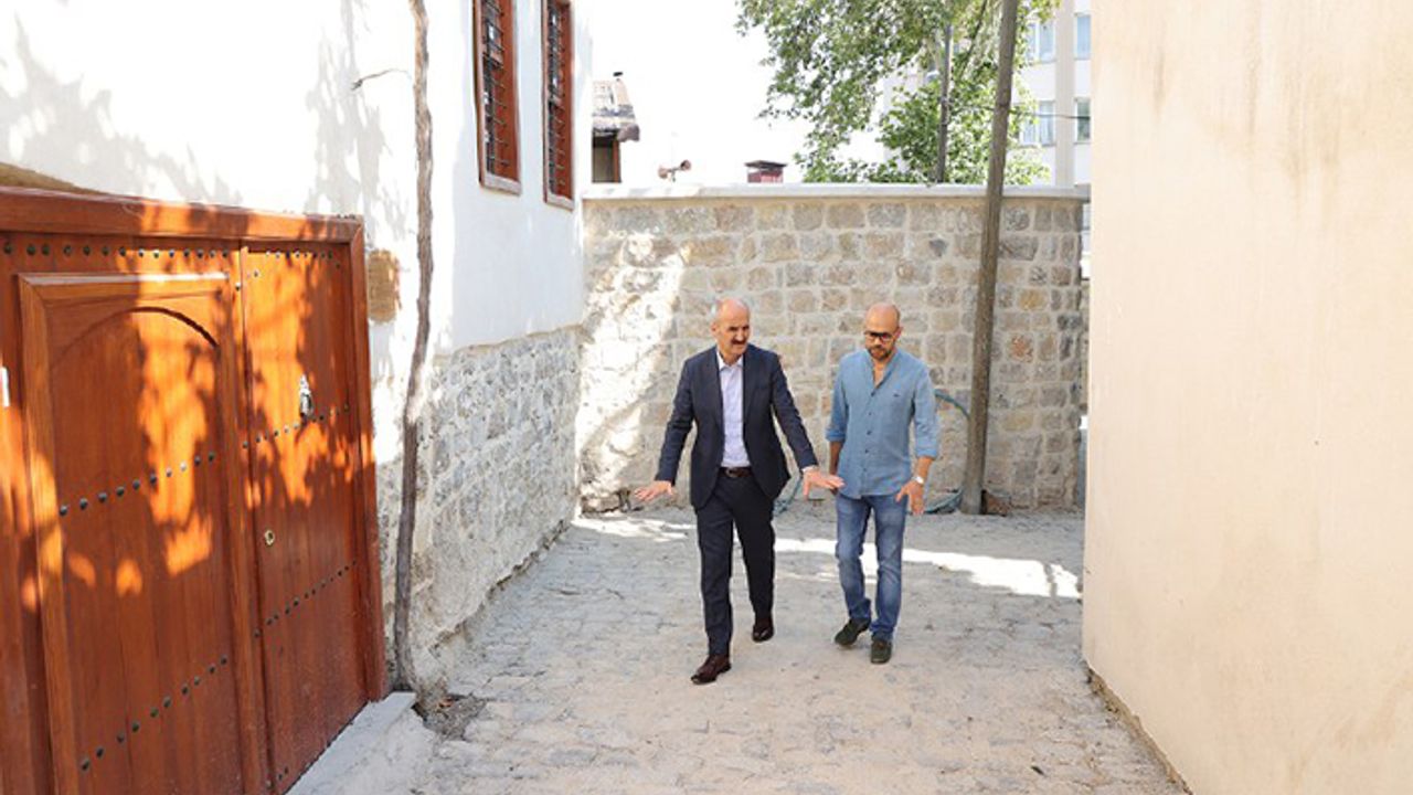 Dulkadiroğlu ilçesinde cephe yenileme devam ediyor