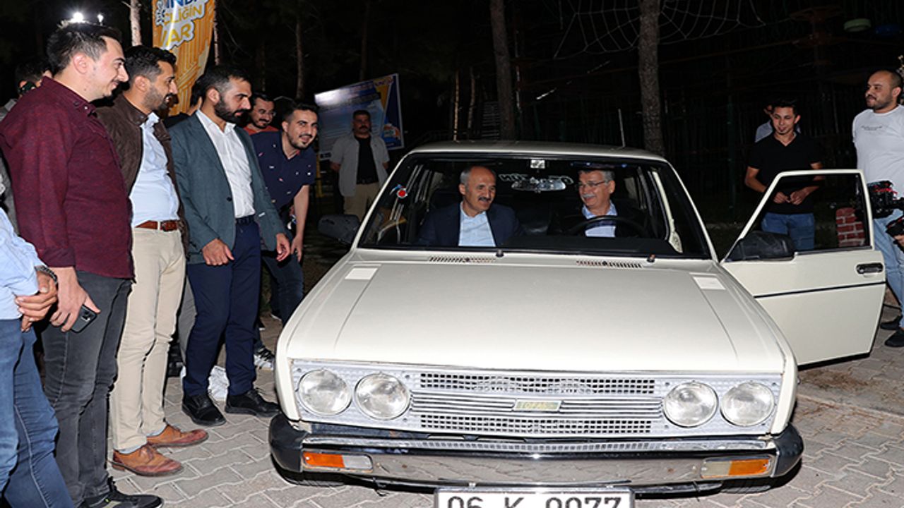 Okay, modifiye araç tutkunlarıyla bir araya geldi