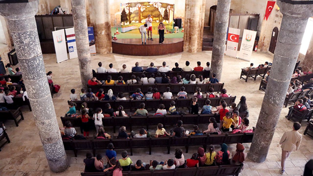 Sahne Maraş, Şanlıurfa’da perdeleri çocuklara açtı