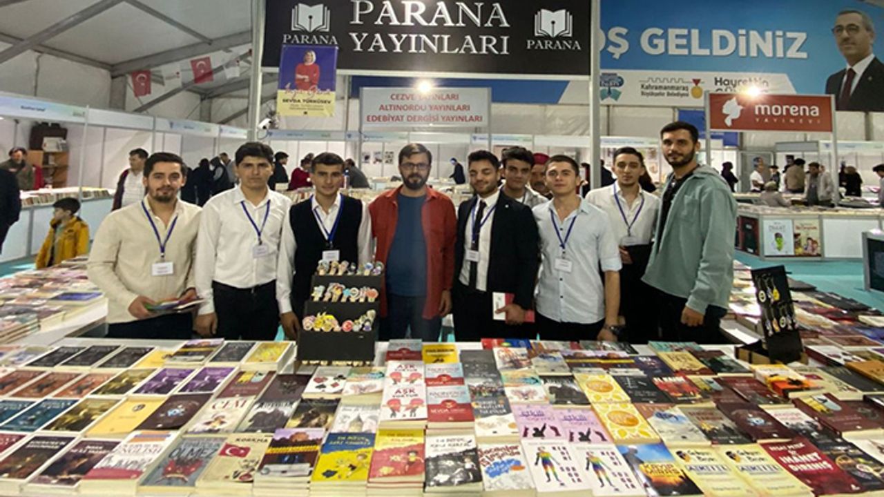 TÜMKİAD, Kitap Fuarında “Kırk Yıl Hatırı Vardır” diyerek jest yaptı