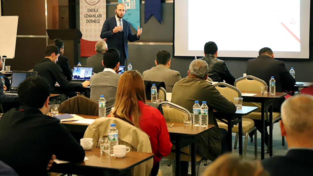 AKEDAŞ’tan Elektrik Piyasasında Lisanssız Elektrik, YEKDEM, e-Mobilite ve Depolama Eğitimi