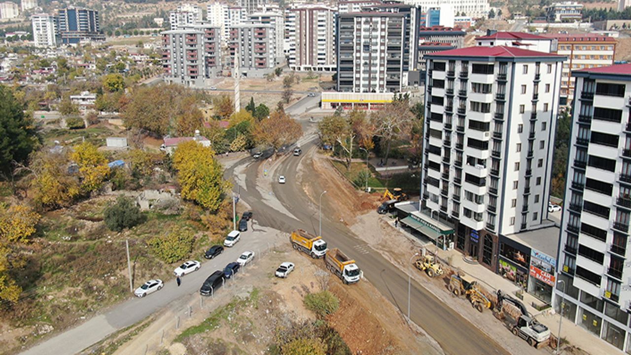 Büyükşehir Üngüt Kavşağı’nda çalışmalarını sürdürüyor
