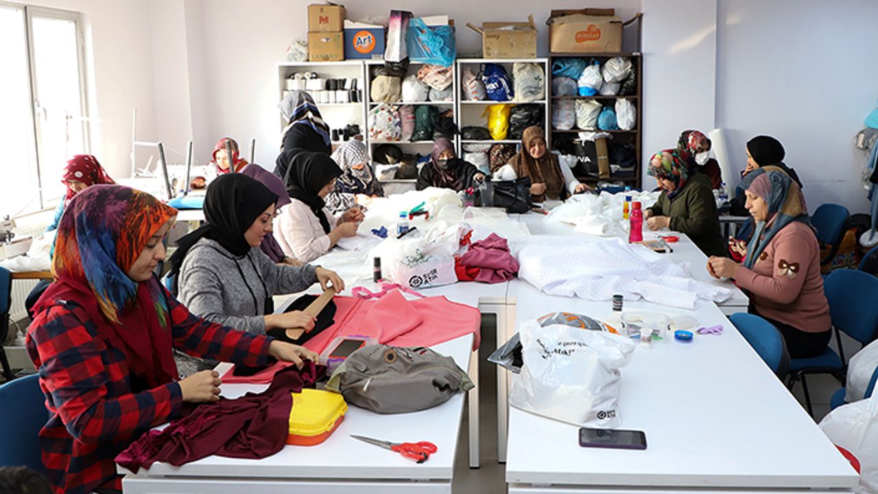 Dulkadiroğlu Gençlik Merkezi tekstil sektörüne kalifiye eleman yetiştiriyor
