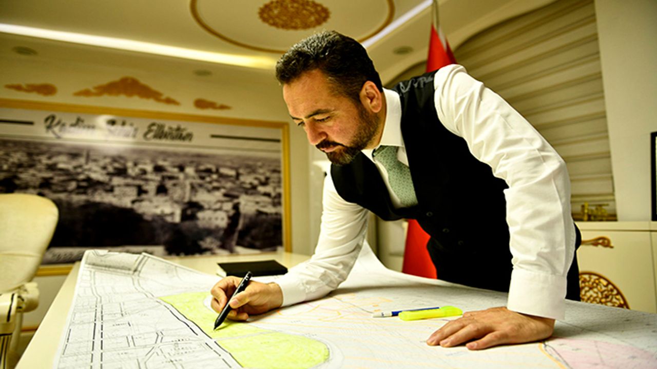 Gürbüz’e en başarılı belediye başkanı ödülü verildi