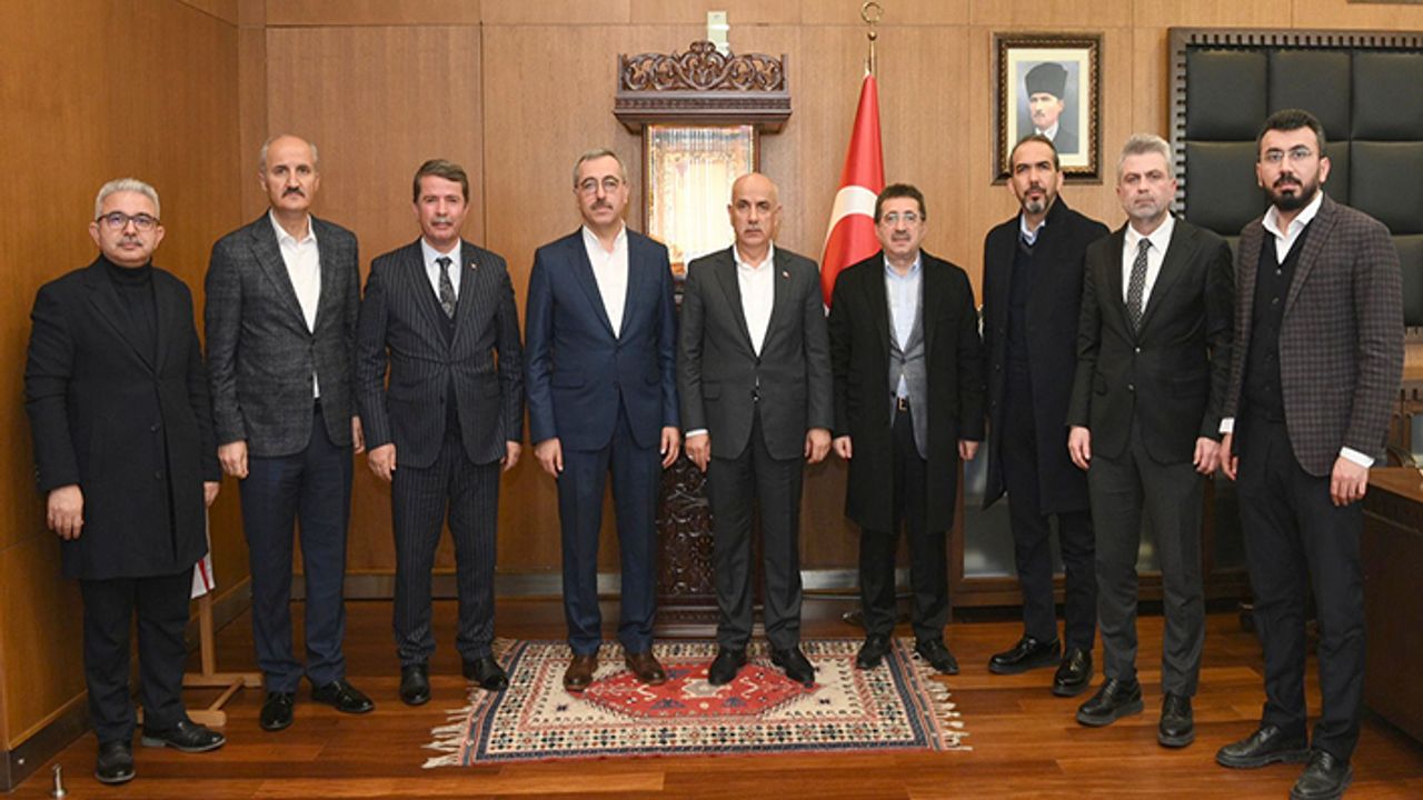 Bakan Kirişci, Büyükşehir Belediyesi ziyaret etti