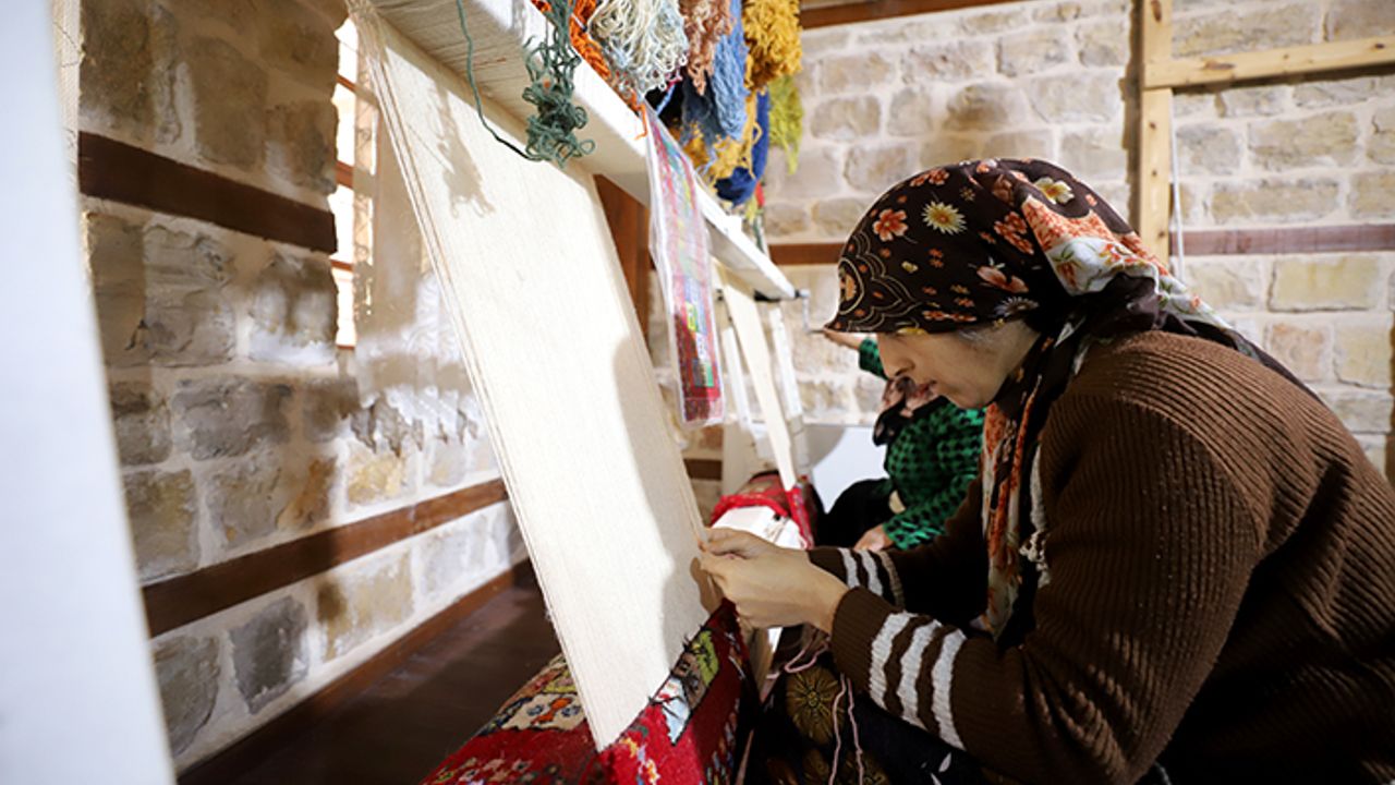 Dulkadiroğlu Konağında halı dokuma, aba ve keçe kursu