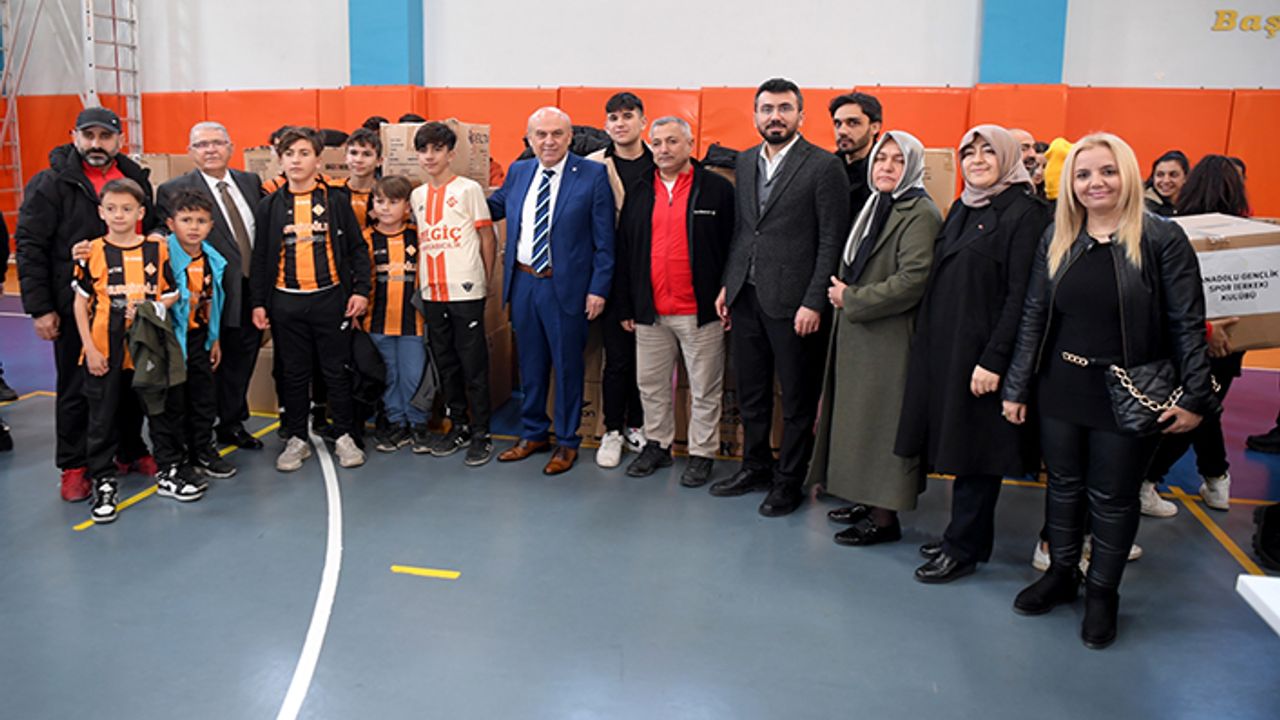 Onikişubat Belediyesinden Amatör Spor kulüplerine malzeme desteği