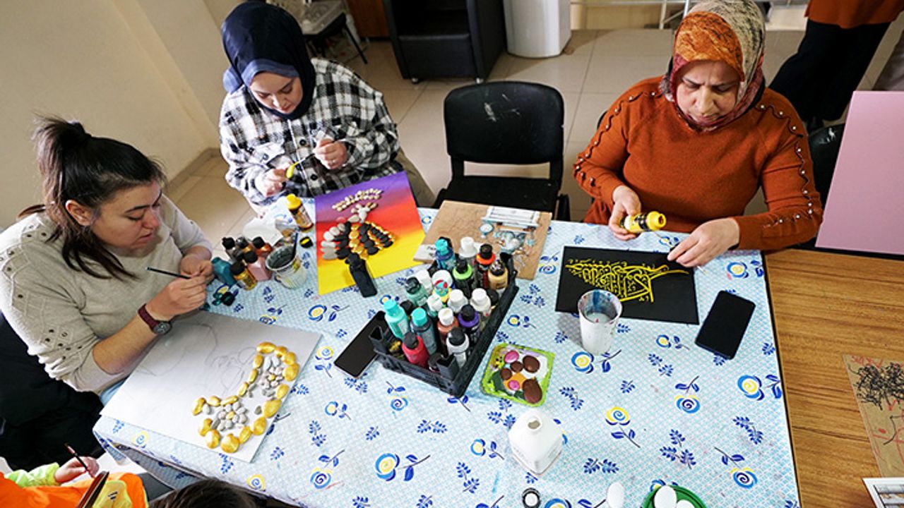 Büyükşehir’in Türkoğlu’ndaki Kurs Merkezine yoğun ilgi