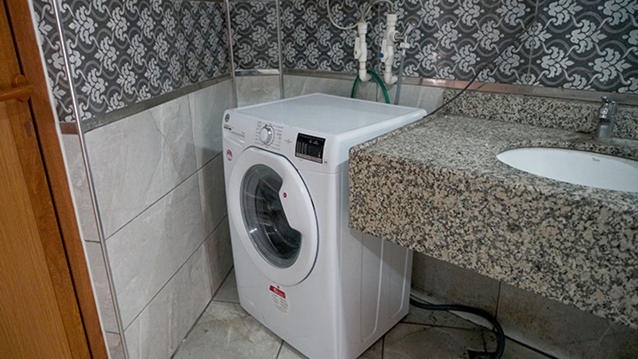 Çamaşır yıkama ve duş alanları oluşturdu
