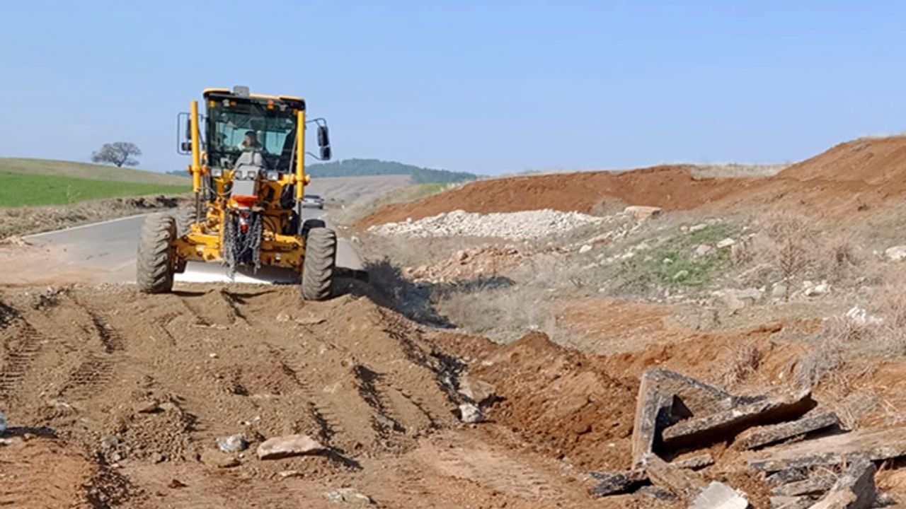 Depremde hasar alan yollar ulaşıma açılıyor