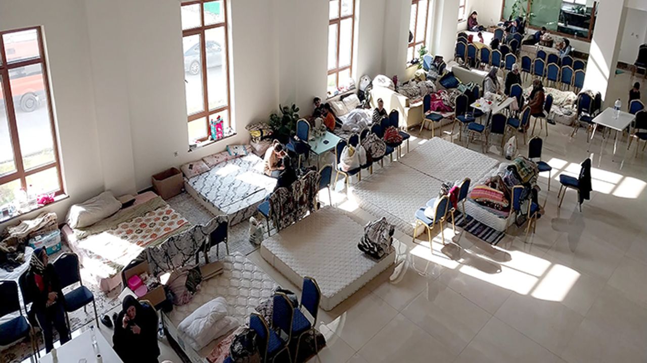 Kahramanmaraş Ticaret Borsası binasını depremzedelere açtı