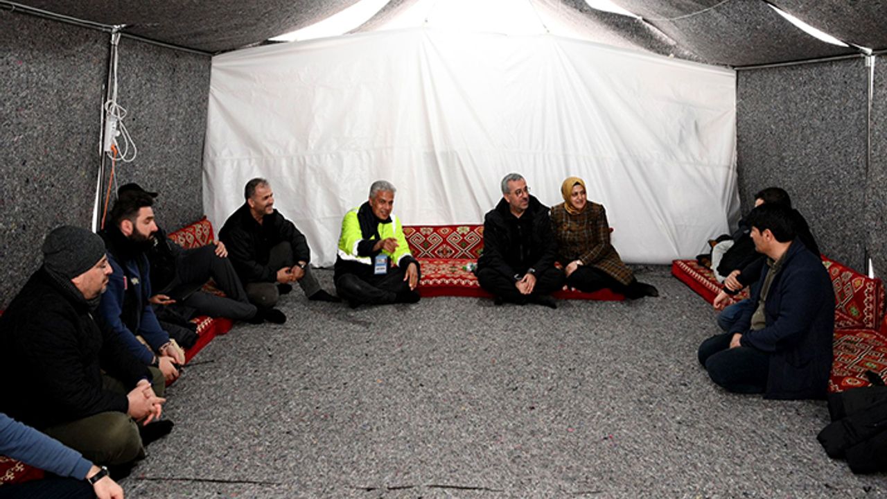 Güngör, Avşar Kampüsü’nde depremzedeleri ziyaret etti