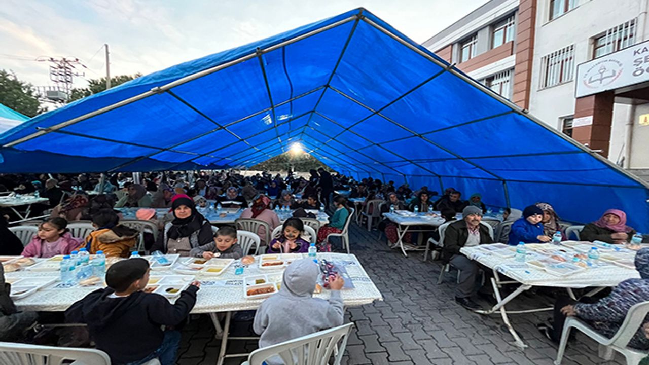 Onikişubat Belediyesi, gönül sofrasını Dönüklü Mahallesi’nde kurdu