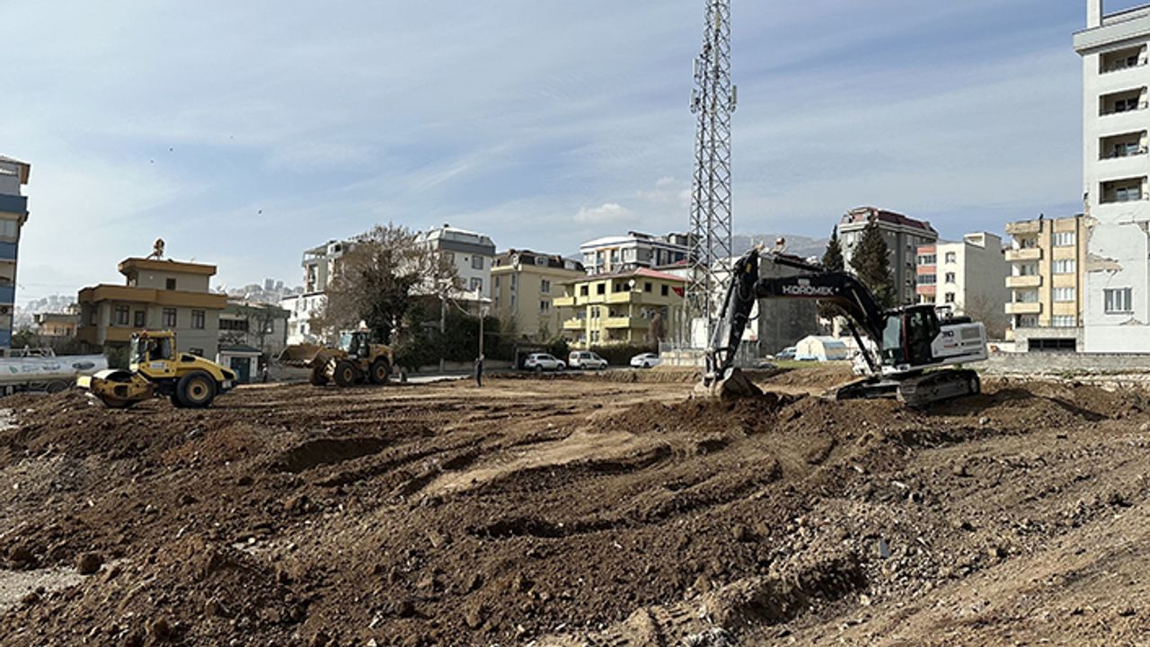 Prefabrik çarşıda altyapı çalışmalarını sürdürüyor