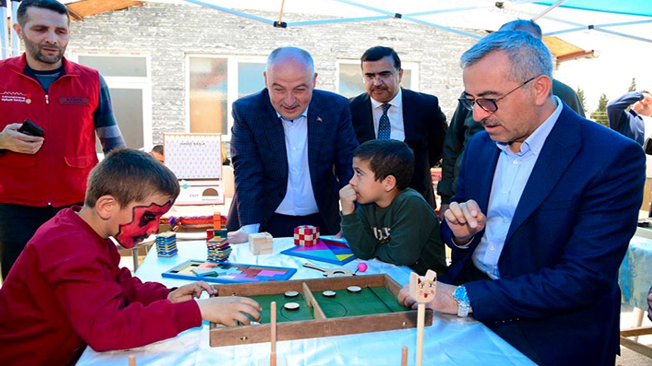 Güngör, çocukların neşesine ortak oldu