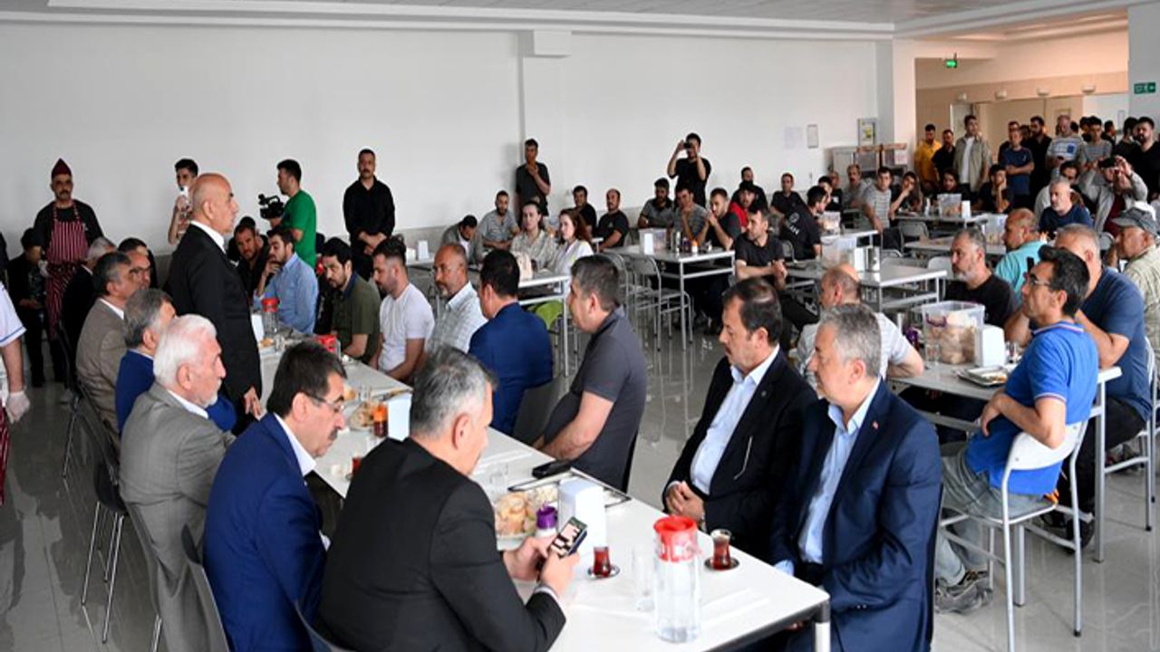 Güngör, “Şehrimizi hep birlikte ayağa kaldırıyoruz”