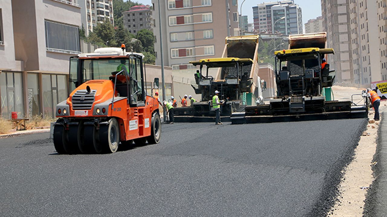 Güngör, “Hedefimiz bu sene yaklaşık 200 kilometrelik sıcak asfalt”