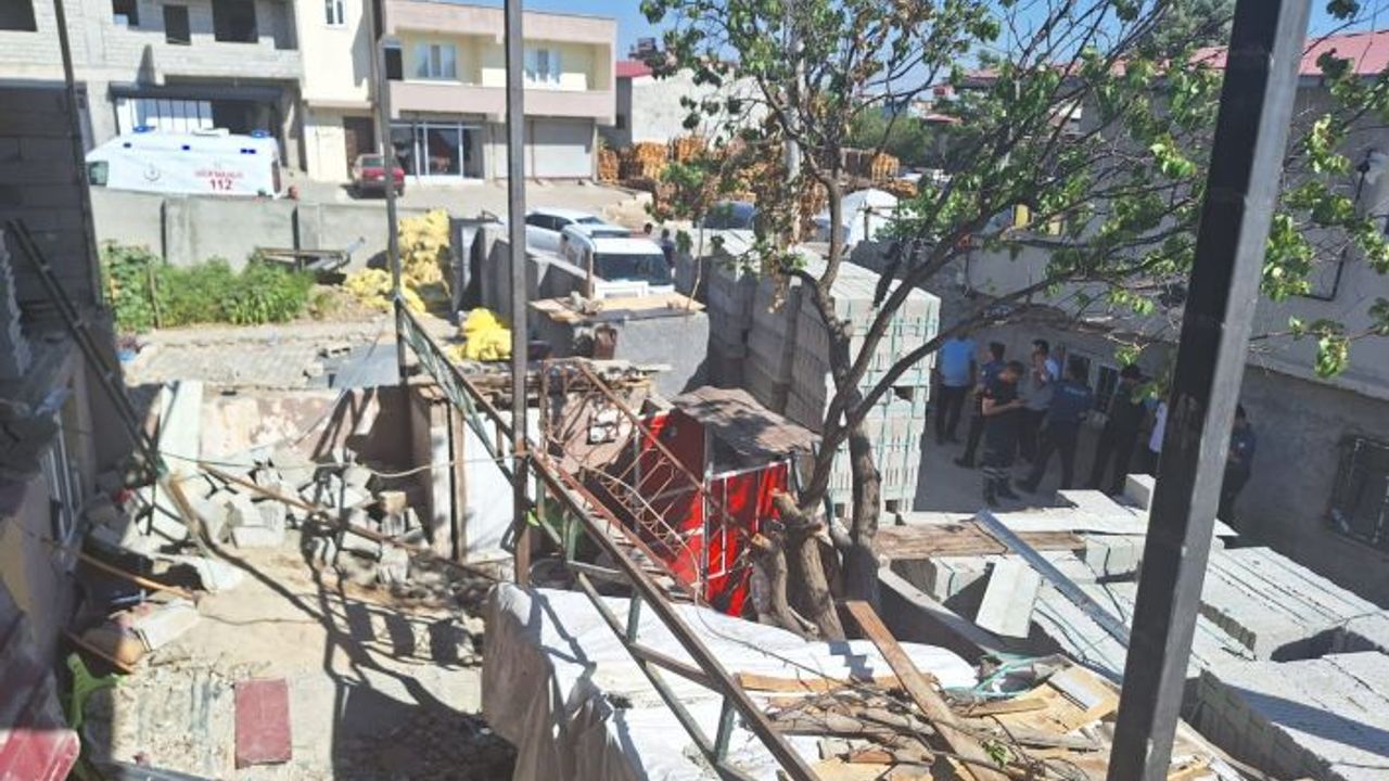 İnşaatta göçük: 1 ölü, 2 yaralı