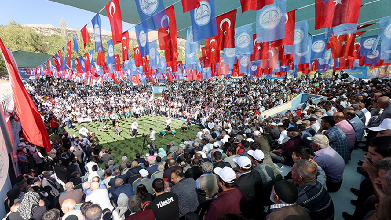 Dulkadiroğlu’nda güreş heyecanı Bertiz Boyalı’da devam ediyor