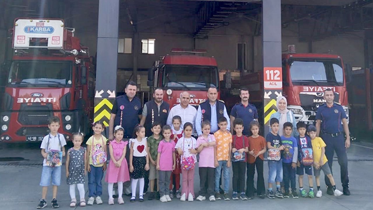 İtfaiye Haftası’nda miniklerden itfaiyecilere sürpriz ziyaret