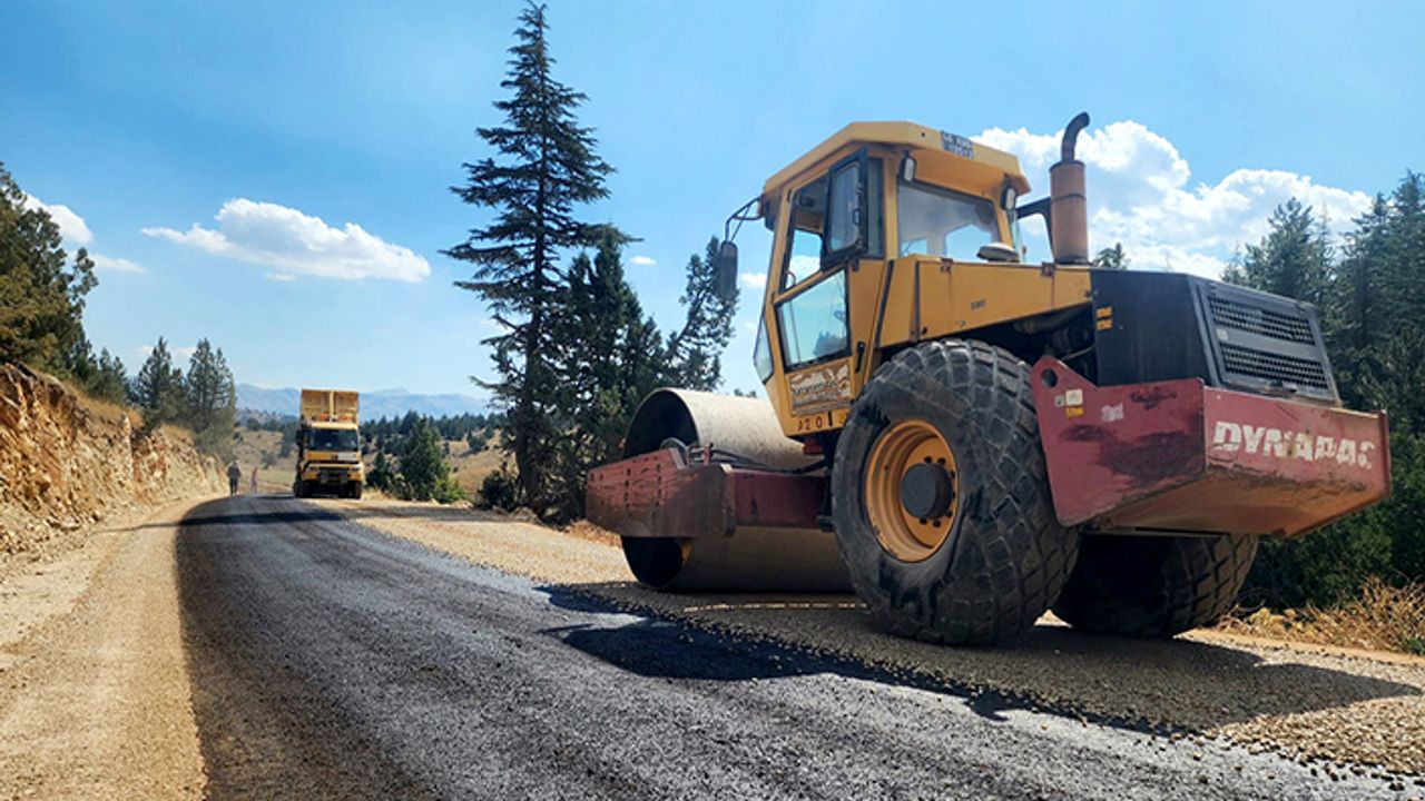 Göksun’da Grup ve Mahalle yolları yenilendi