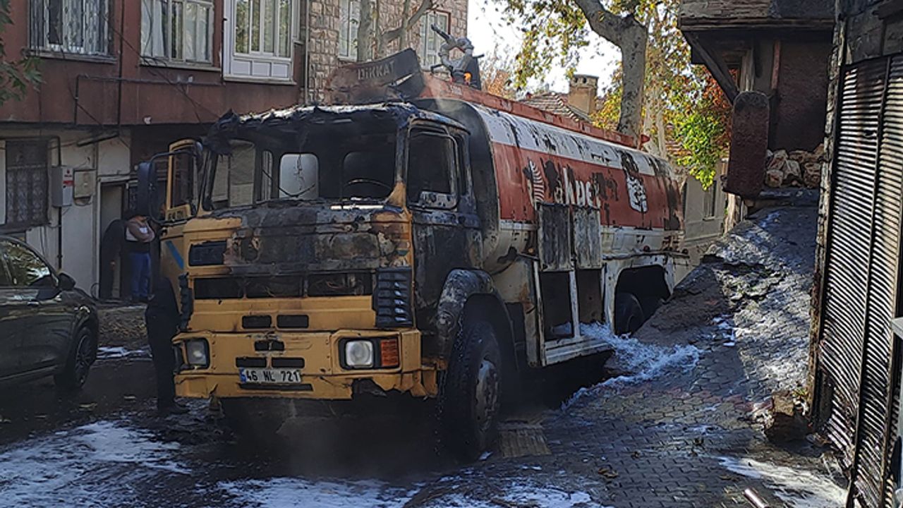Kahramanmaraş’ta su tankeri seyir halinde alev aldı