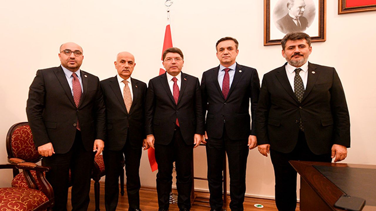 Kirişci, Adalet Bakanlığına bağlı konular için Bakan Tunç ile görüştü