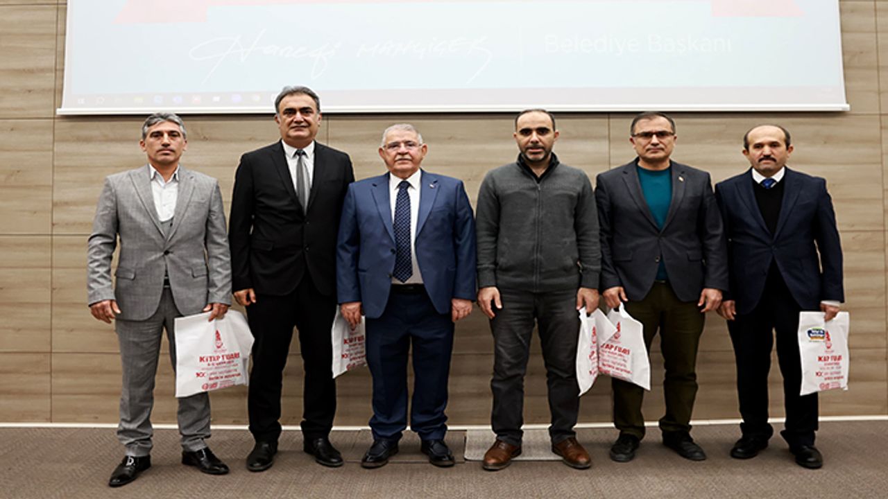 Mahçiçek, “9 yılda 680 bin kitabı öğrencilerimizle buluşturduk”