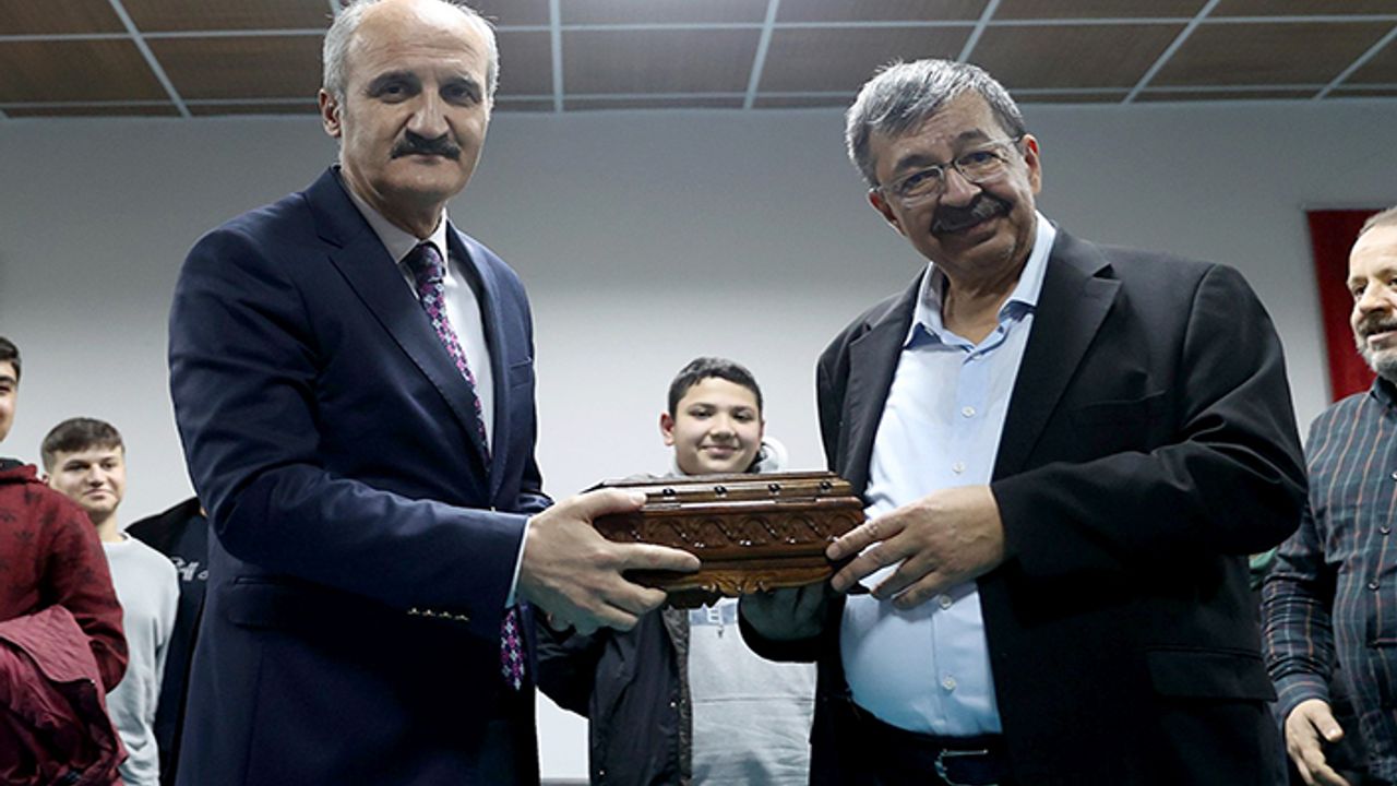 Hayati İnanç Dulkadiroğlu Gençlik Merkezi’nde sevenleriyle bir araya geldi