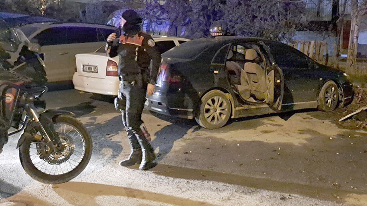Polisten kaçan sürücü boş arazide yakalandı