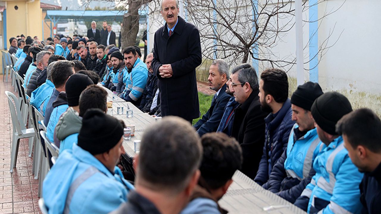 Okay, belediye çalışanlarıyla bir araya geldi