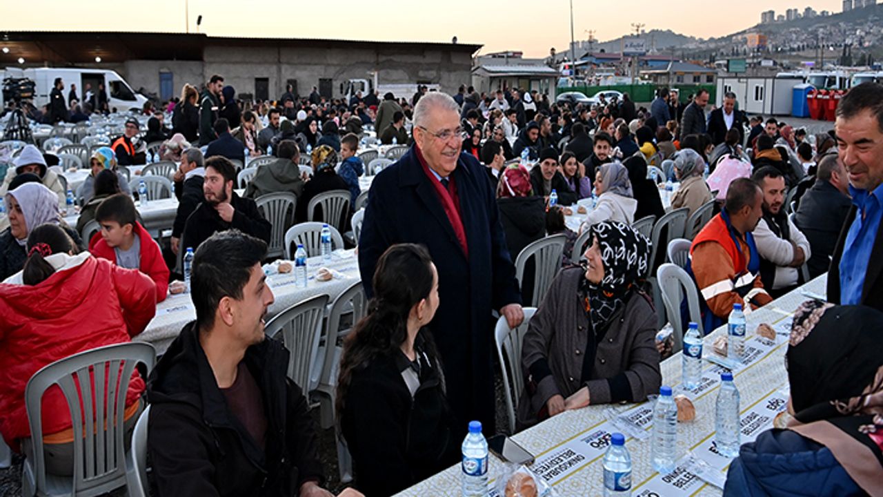 Mahçiçek, personel ve aileleriyle iftar sofrasını paylaştı
