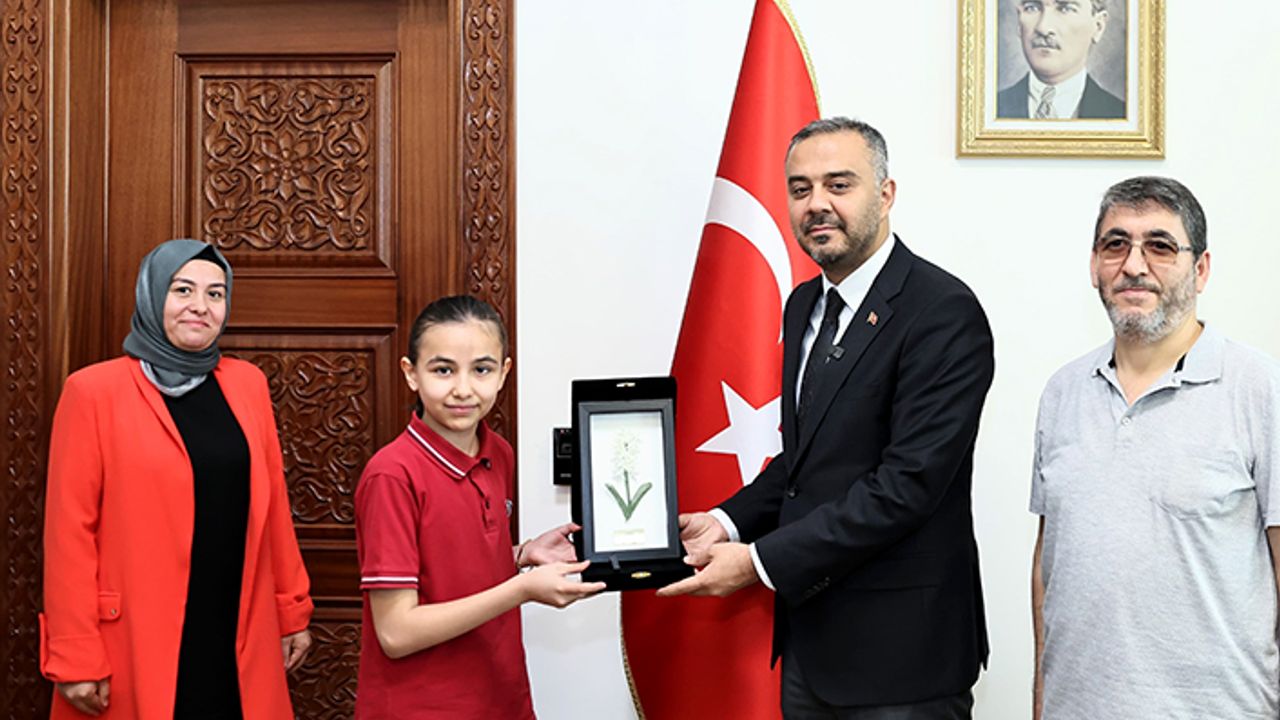 Başkan Hanifi Toptaş, görevi küçük Azra’ya devretti