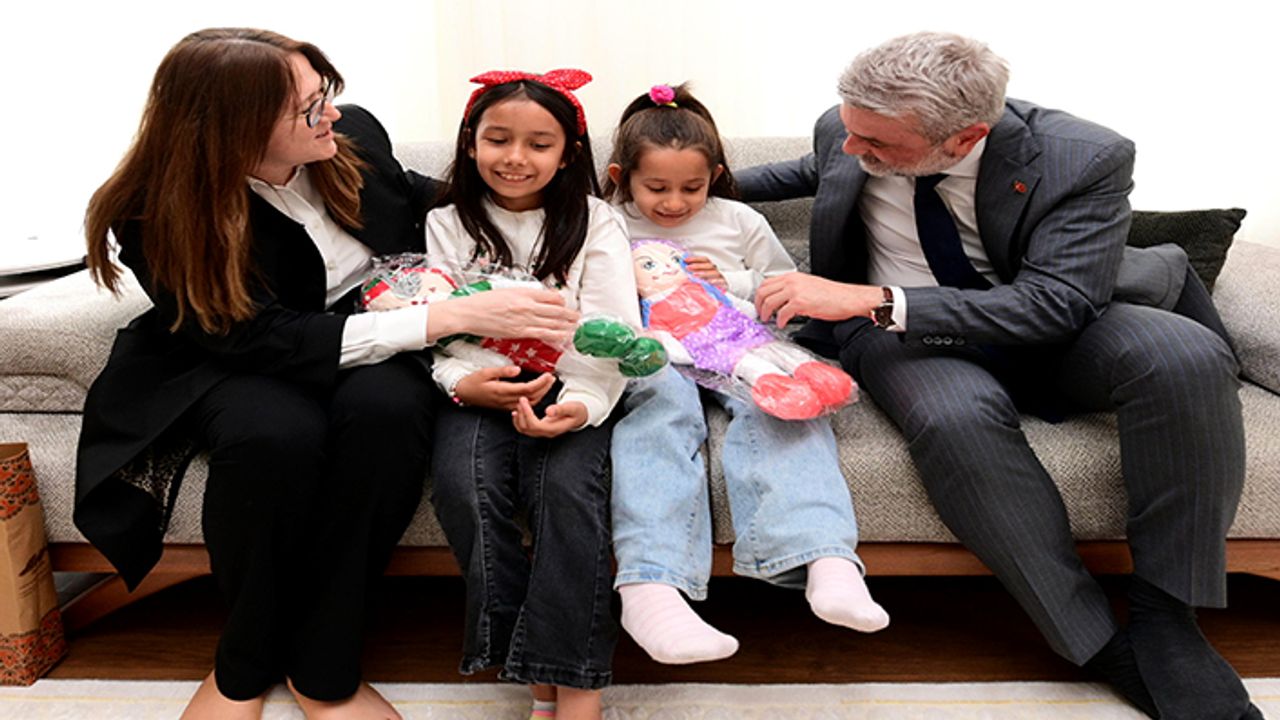 Görgel, Asrın felaketinde ailesini kaybeden vatandaşları ziyaret etti