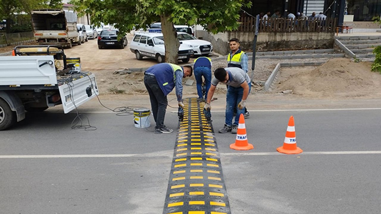 Büyükşehir’den trafik işaret ve sinyalizasyon sistemlerine bakım