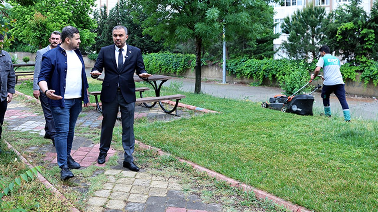 Toptaş, park ve yeşil alanlardaki çalışmaları yerinde inceledi