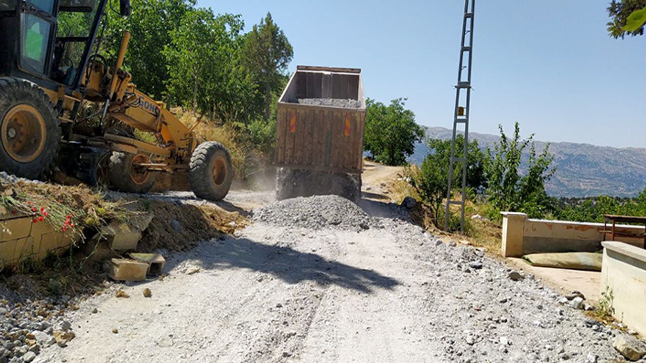 Akpınar, "Kabasakal ve Boyalı mahallelerimizde yol çalışmalarımız devam ediyor"